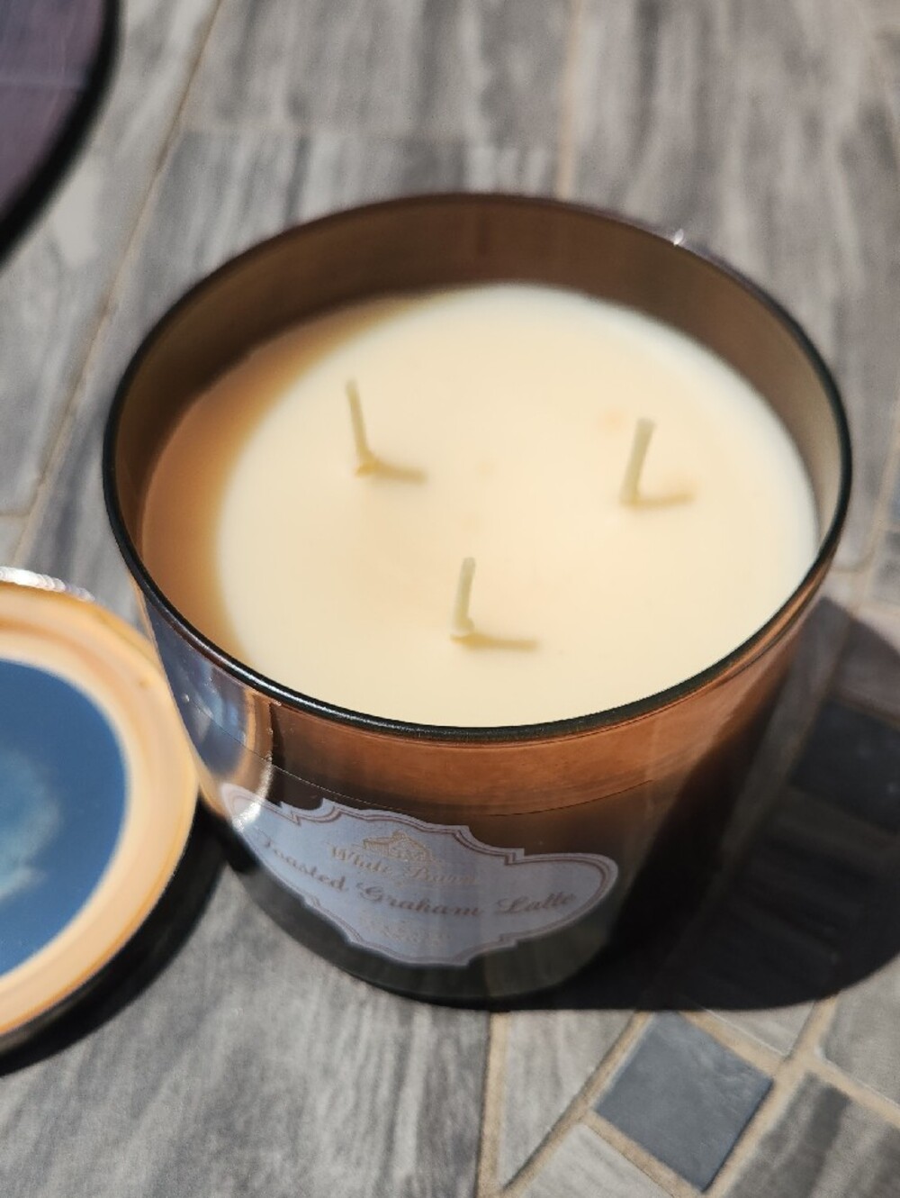 Bath And Body Works White Barn Toasted Graham Latte Candle with Silver Lid - Picture 4 of 6